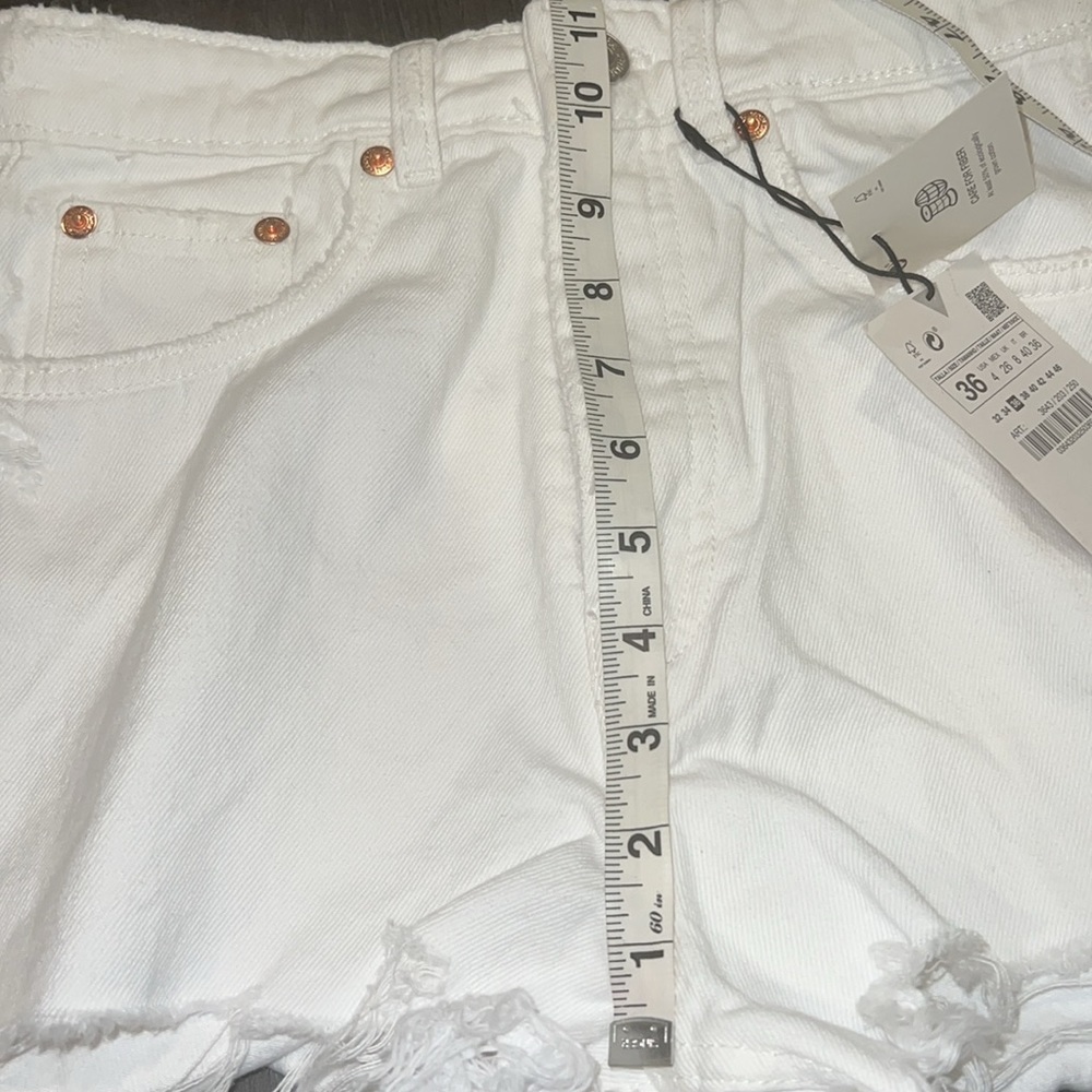 NWT Zara Hi-Rise White Distressed Denim Shorts Size 4 - Picture 10 of 14